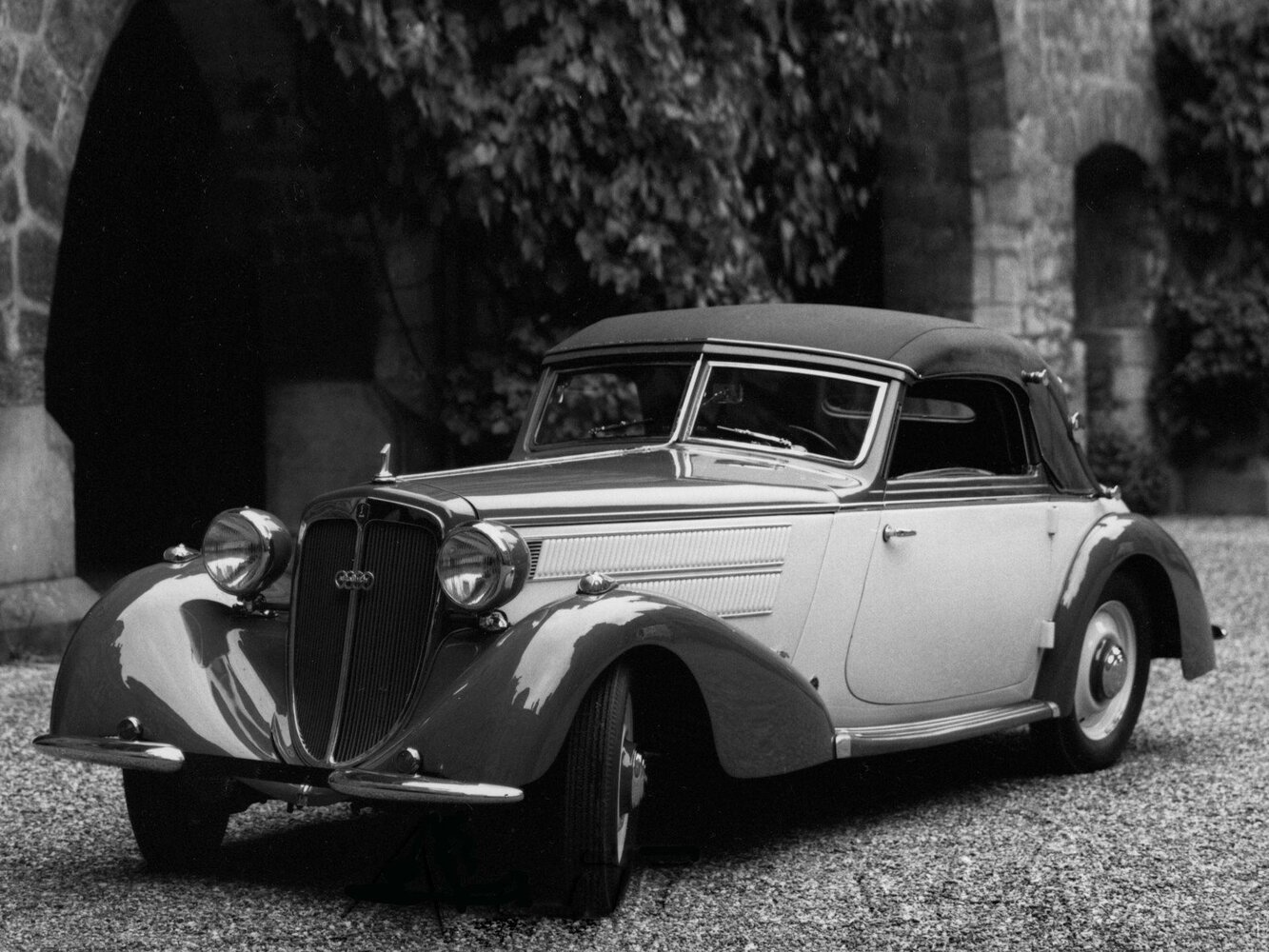 Audi Front UW 225 (1935–1938) · UW 225 2.3 MT (50 л.с.)