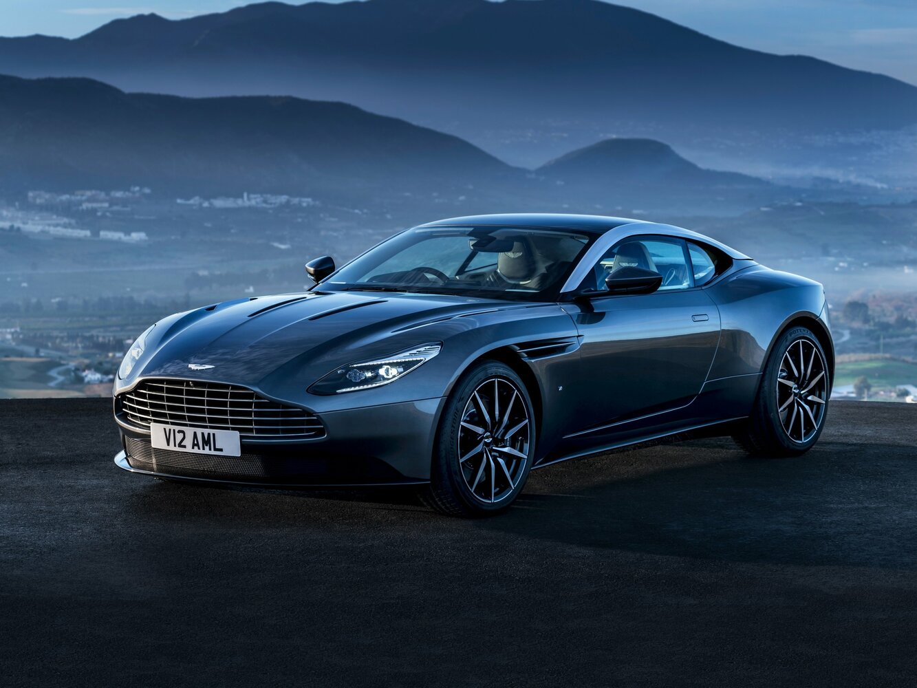 Aston Martin DB11 I (2016–2023) · 5.2 AT (608 л.с.)