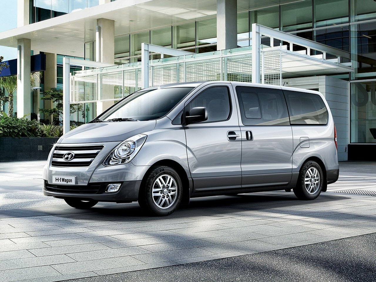 Hyundai H-1 II Рестайлинг (2015–2018) · 2.4 AT (173 л.с.)