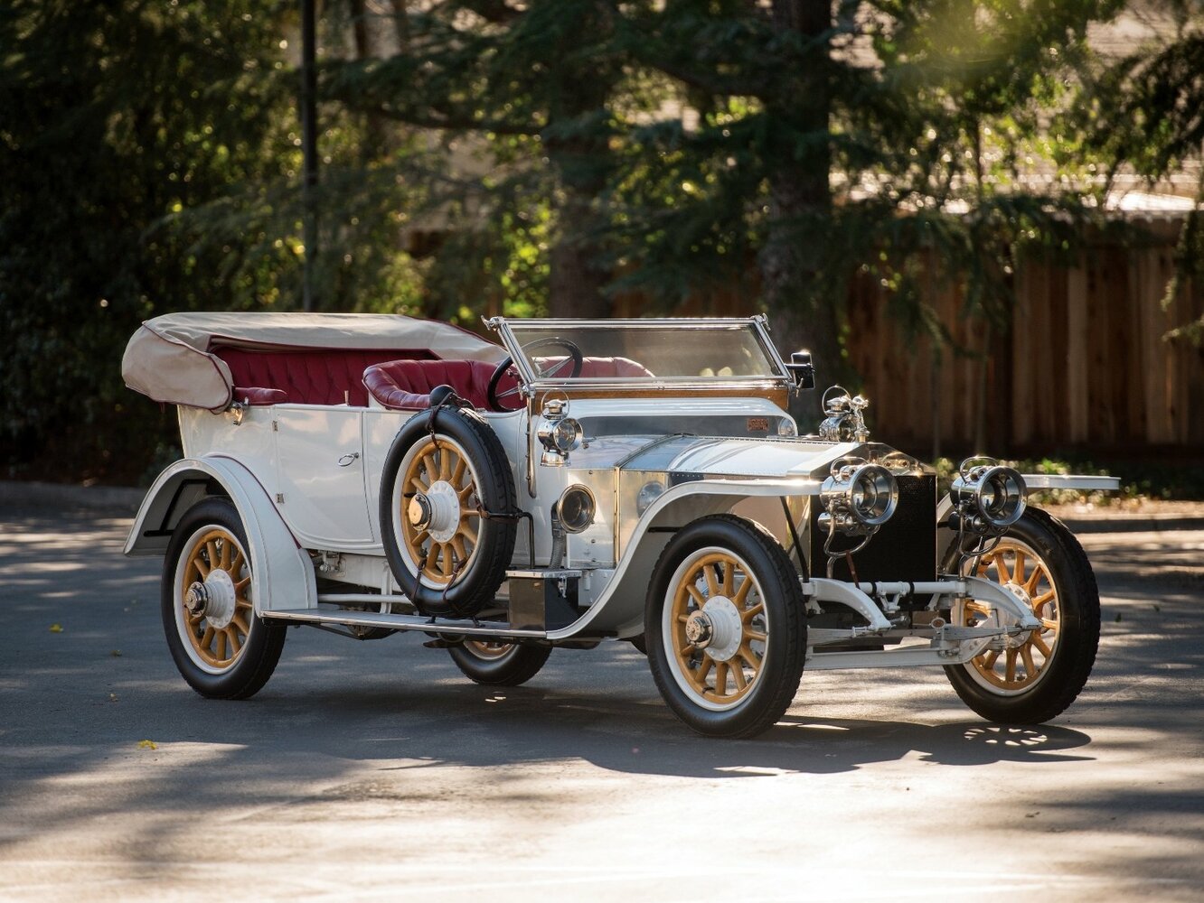 Rolls-Royce Silver Ghost (1906–1926) · 7.4 MT (82 л.с.)