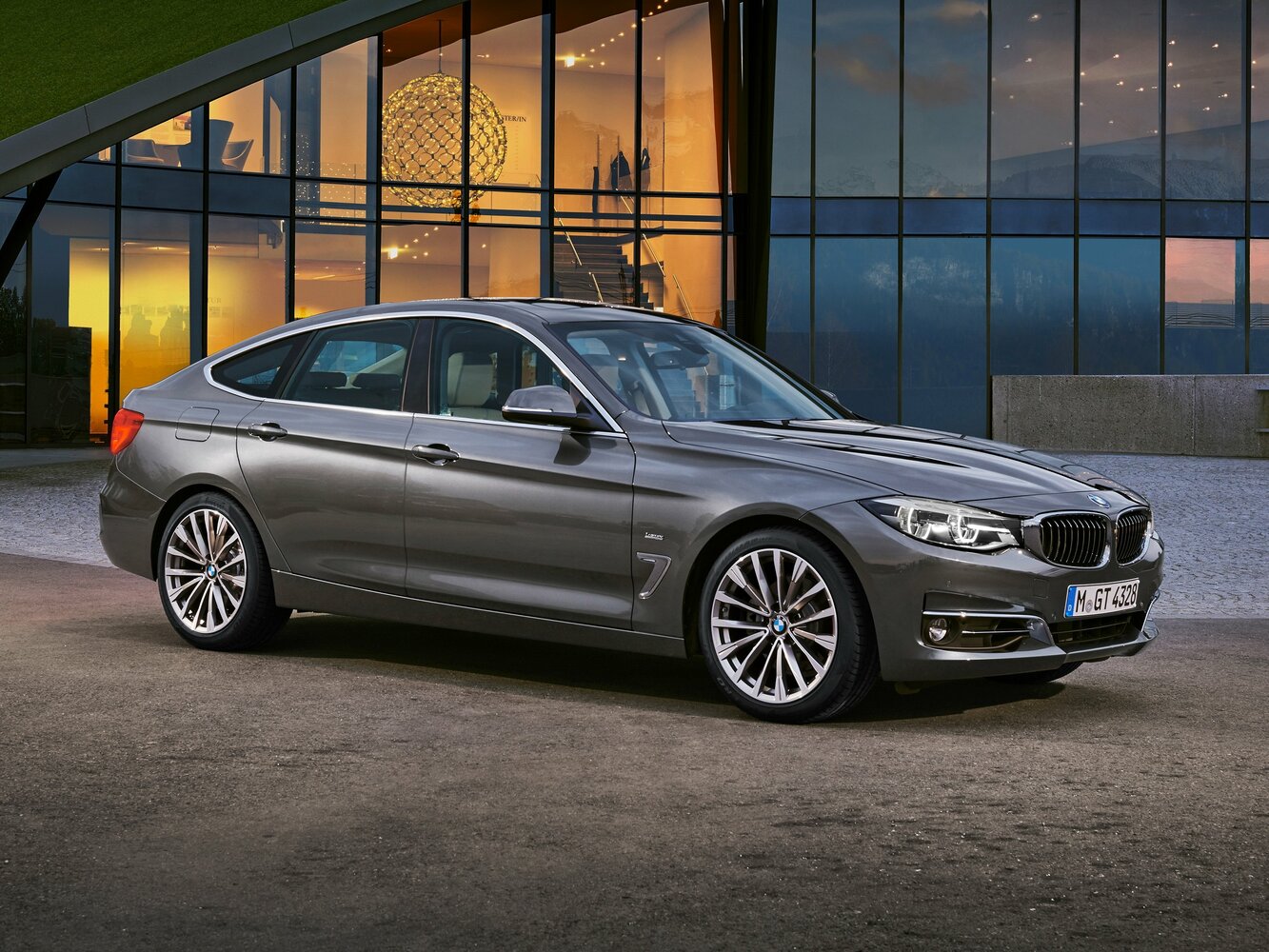 318d 2.0d AT (136 л.с.)