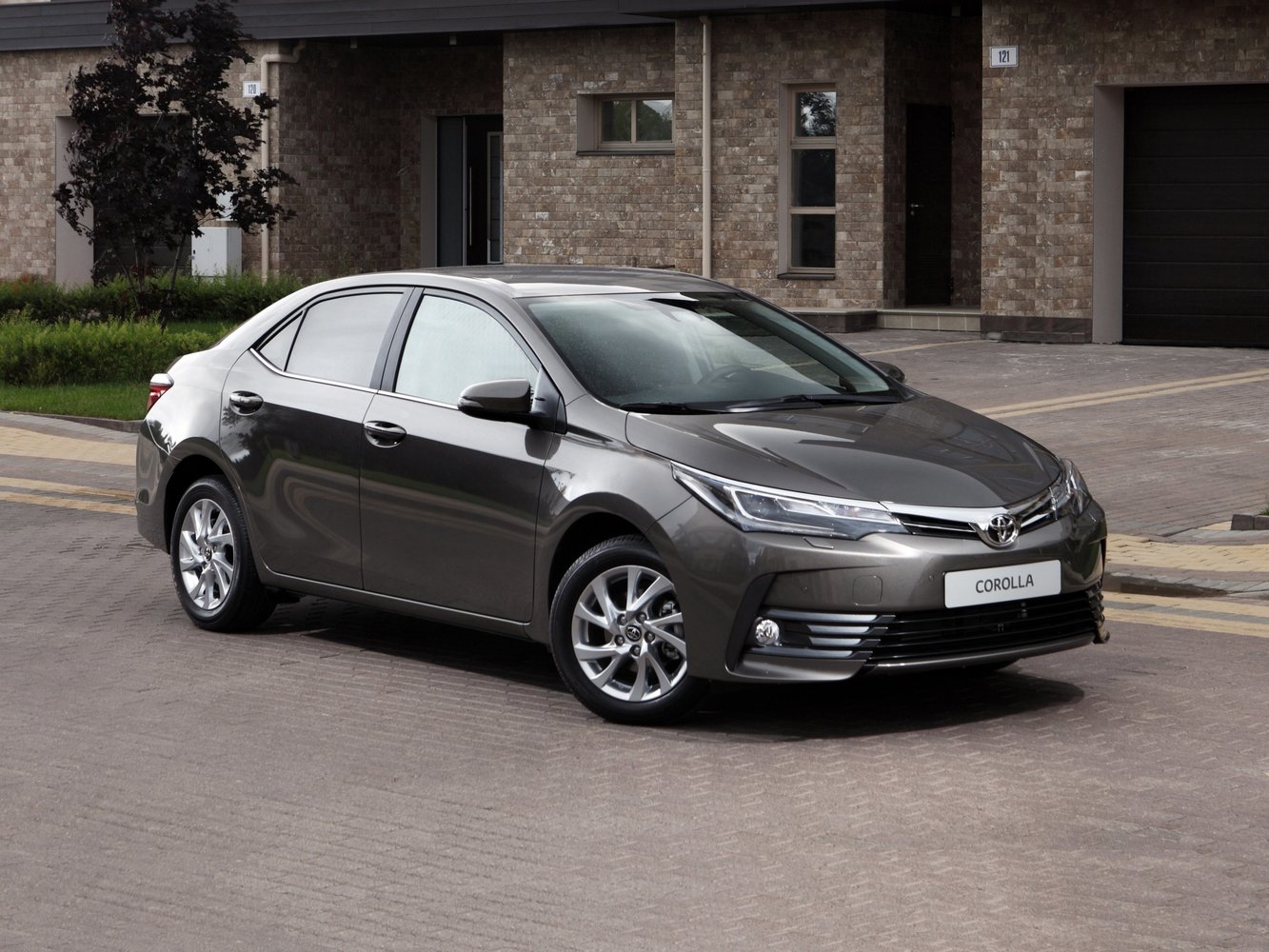 Toyota Corolla XI (E160, E170, E180) Рестайлинг 1 (2015–2019) · 1.8hyb CVT (171 л.с.)