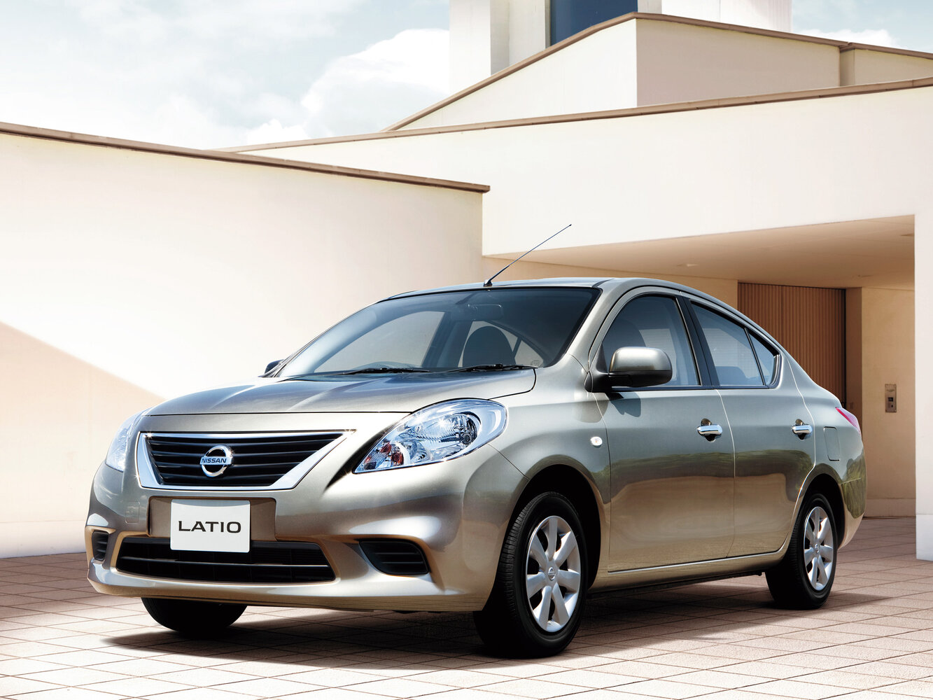 Nissan Latio I (N17) (2012–2014) · 1.2 CVT (79 л.с.)