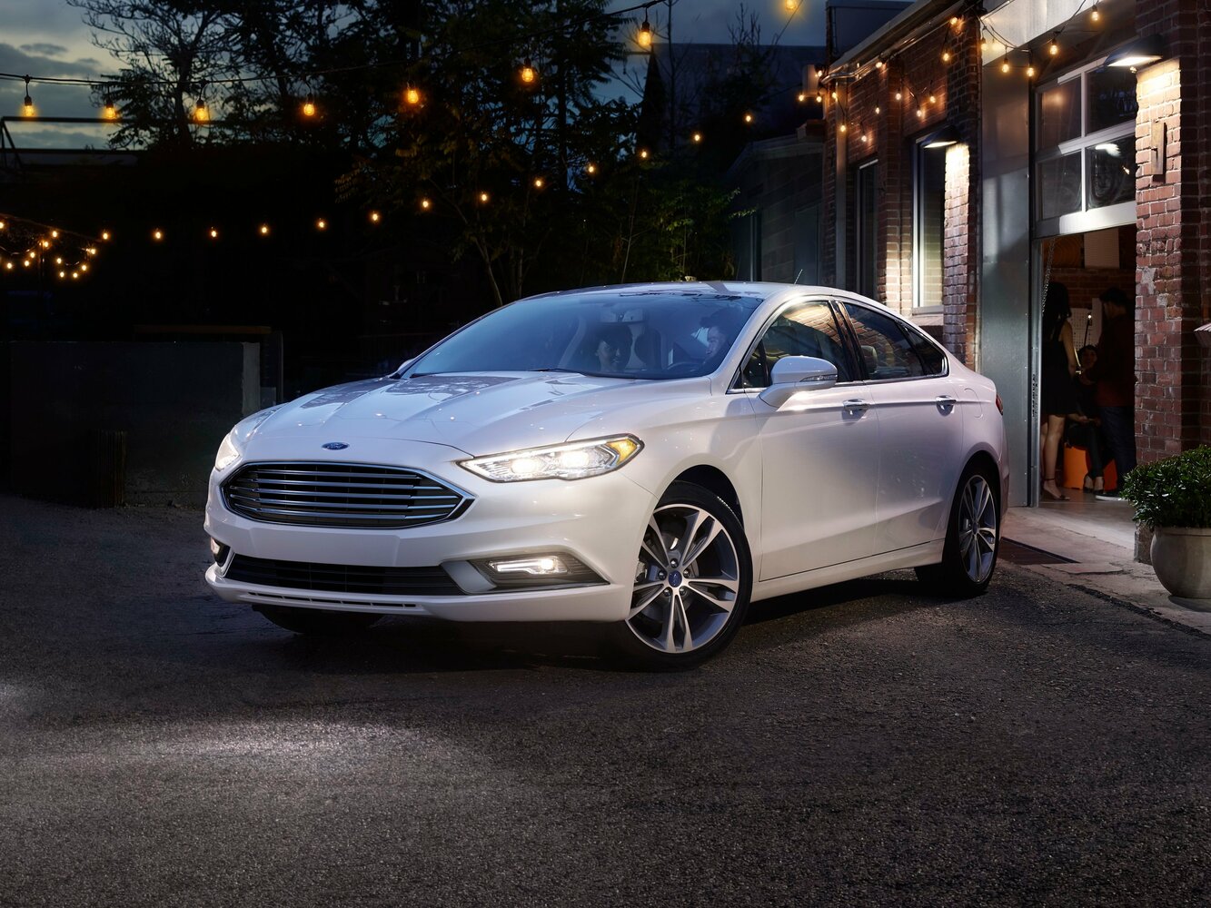 Ford Fusion (North America) II Рестайлинг (2016–2020) · 2.0 AT (249 л.с.)