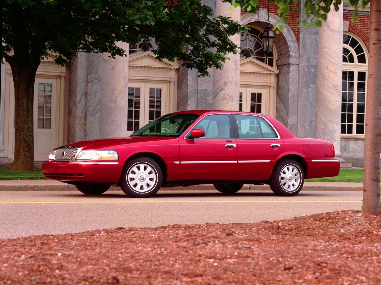 Mercury Grand Marquis IV (2002–2005) · 4.6 AT (242 л.с.)
