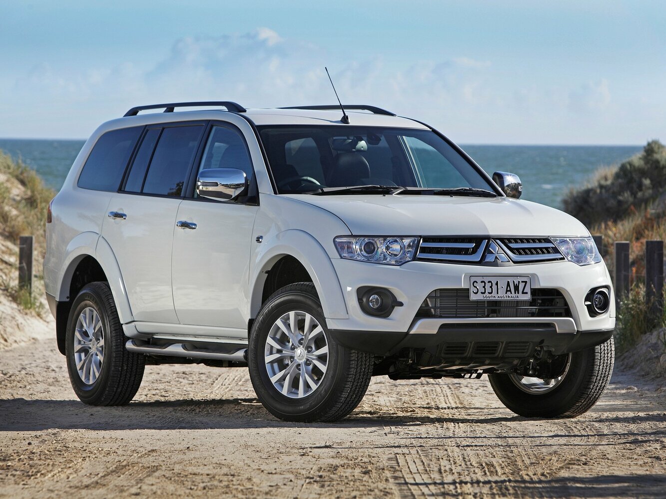 Mitsubishi Challenger II Рестайлинг (2013–2015) · 2.5d AT (178 л.с.) 4WD