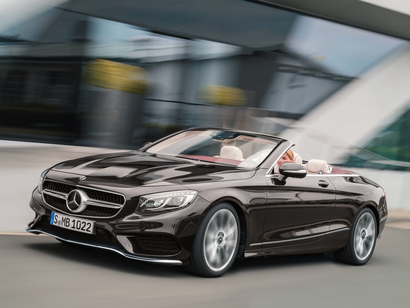 560 4MATIC 4.0 AT (469 л.с.) 4WD