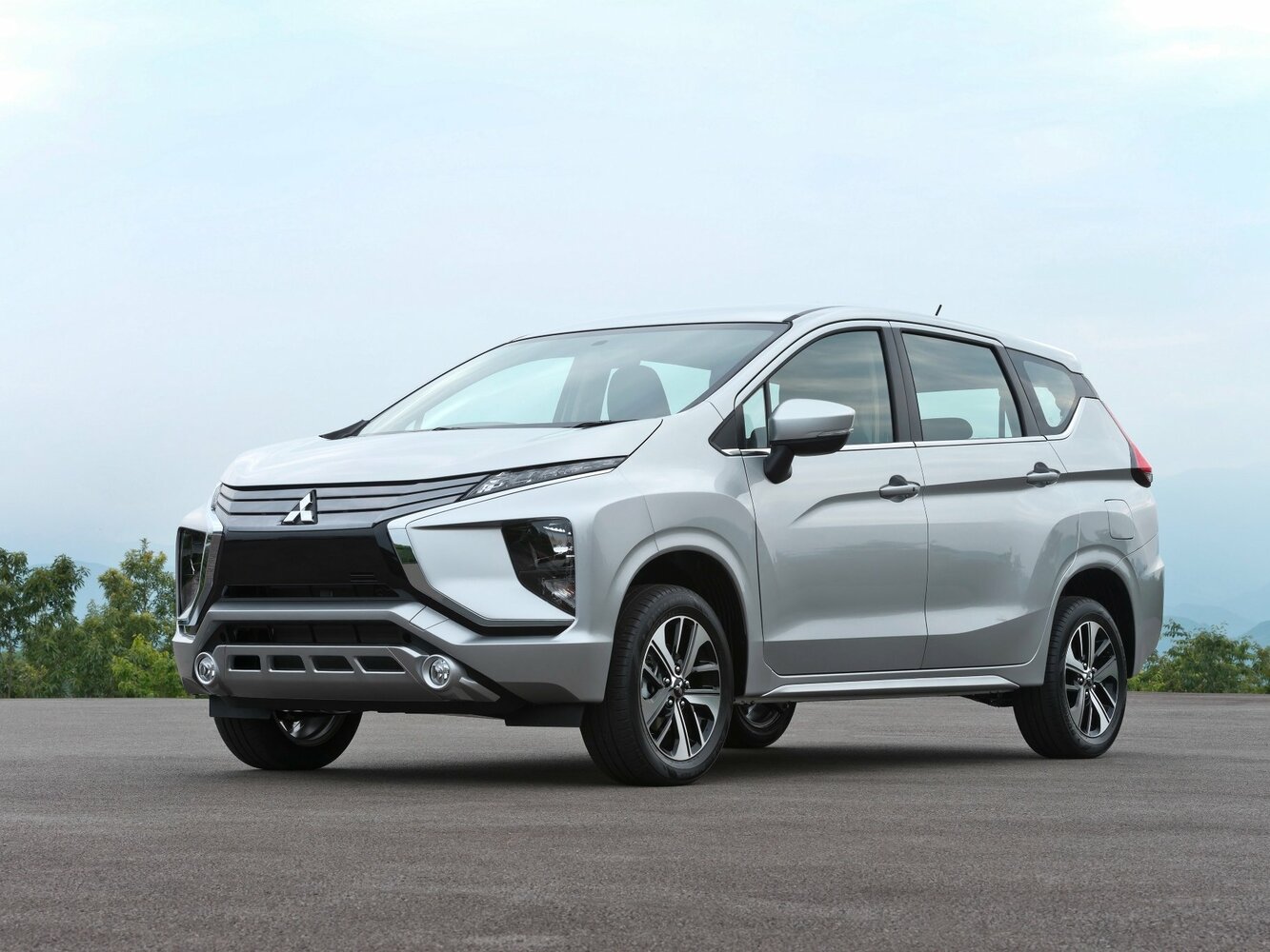 Mitsubishi Xpander I (2017–2022) · 1.5 AT (105 л.с.)