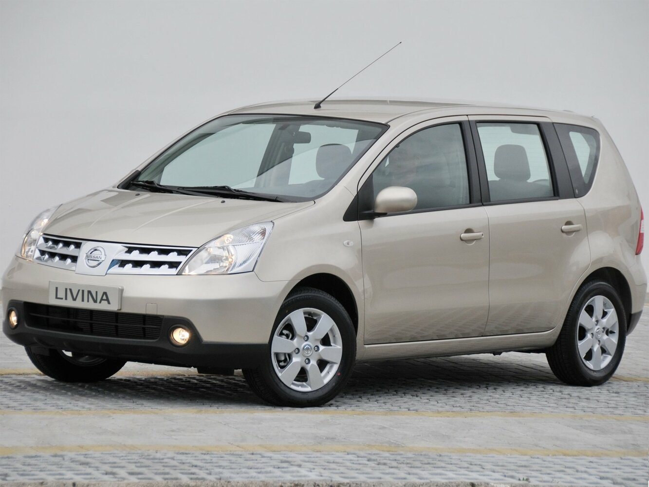 Nissan Livina I (2006–2013) · 1.5 MT (99 л.с.)