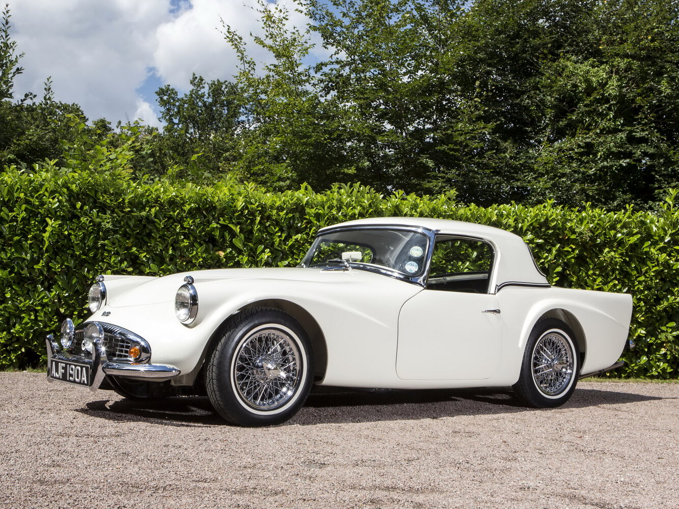Daimler SP250 (1959–1964) · 2.6 MT (142 л.с.)