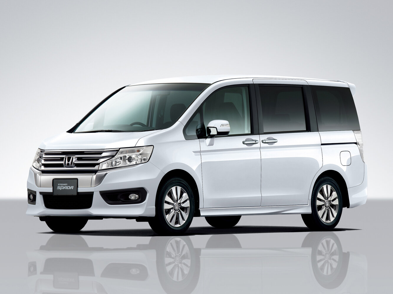Honda Stepwgn IV Рестайлинг (2012–2015) · Spada 2.0 CVT (150 л.с.) 4WD