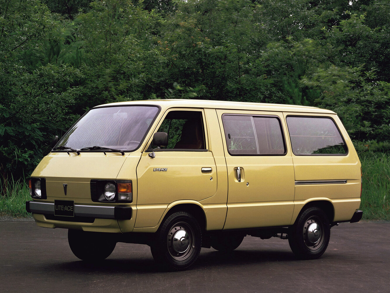 Toyota Lite Ace II (1979–1985) · 1.3 MT (69 л.с.)