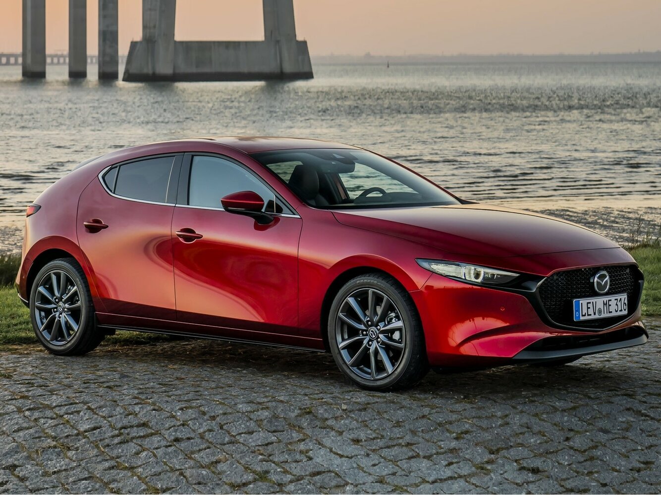 Mazda 3 IV (BP) (2018–2026) · 2.0 AT (190 л.с.) 4WD