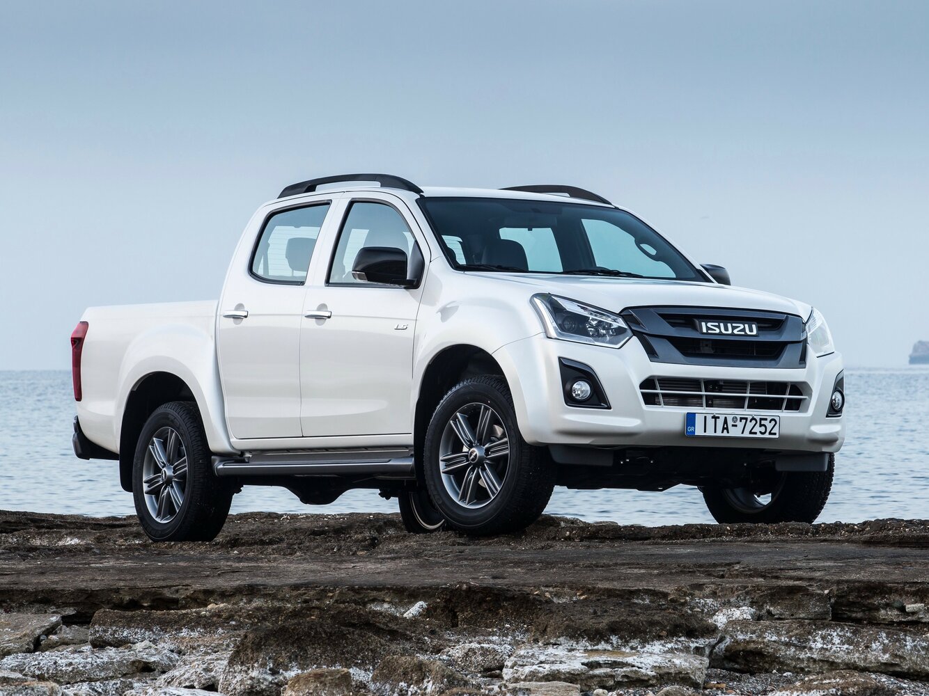 Isuzu D-Max II Рестайлинг (2017–2023) · 3.0d MT (177 л.с.) 4WD