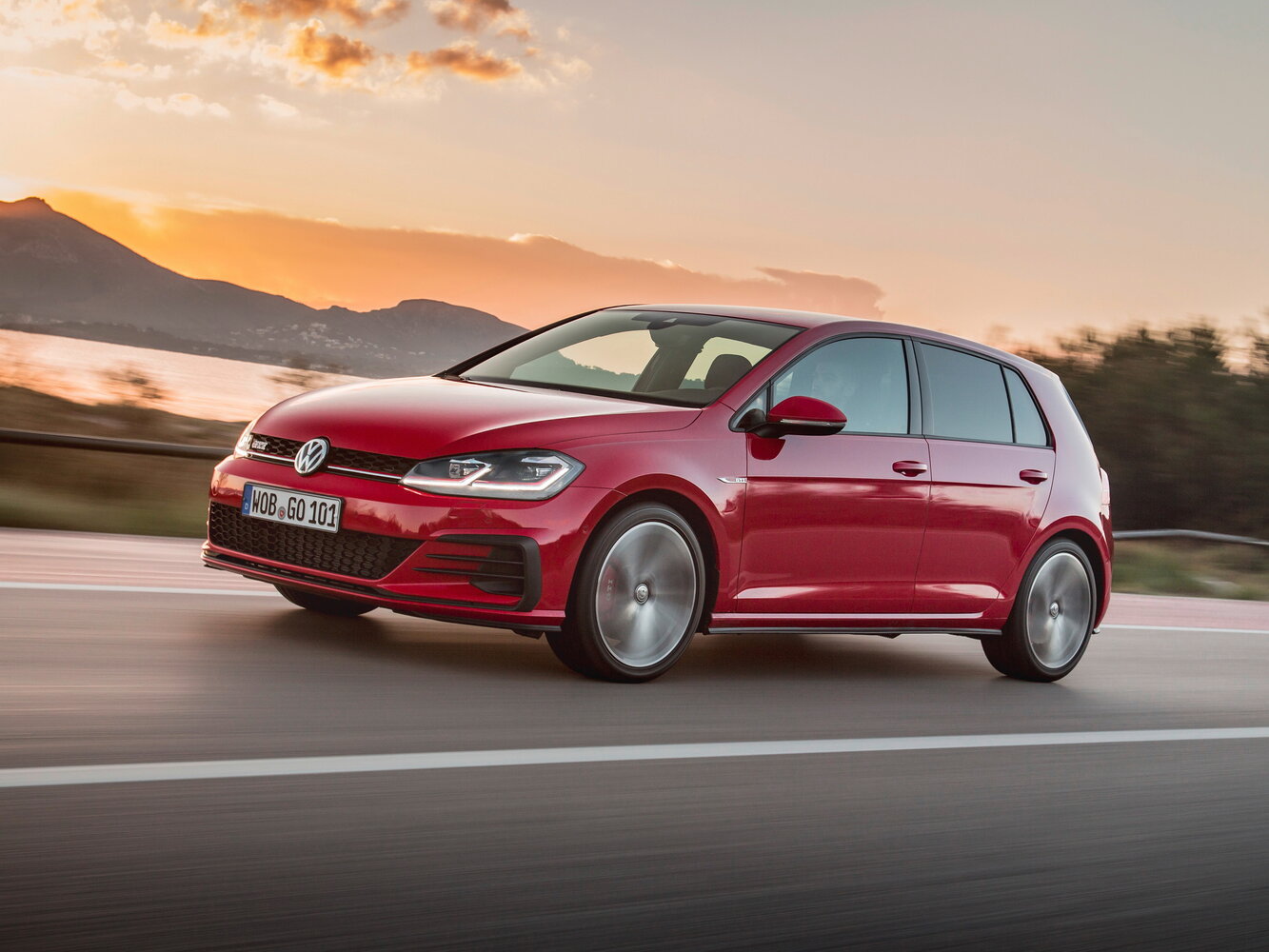 Volkswagen Golf GTI VII Рестайлинг (2017–2020) · 2.0 AMT (220 л.с.)