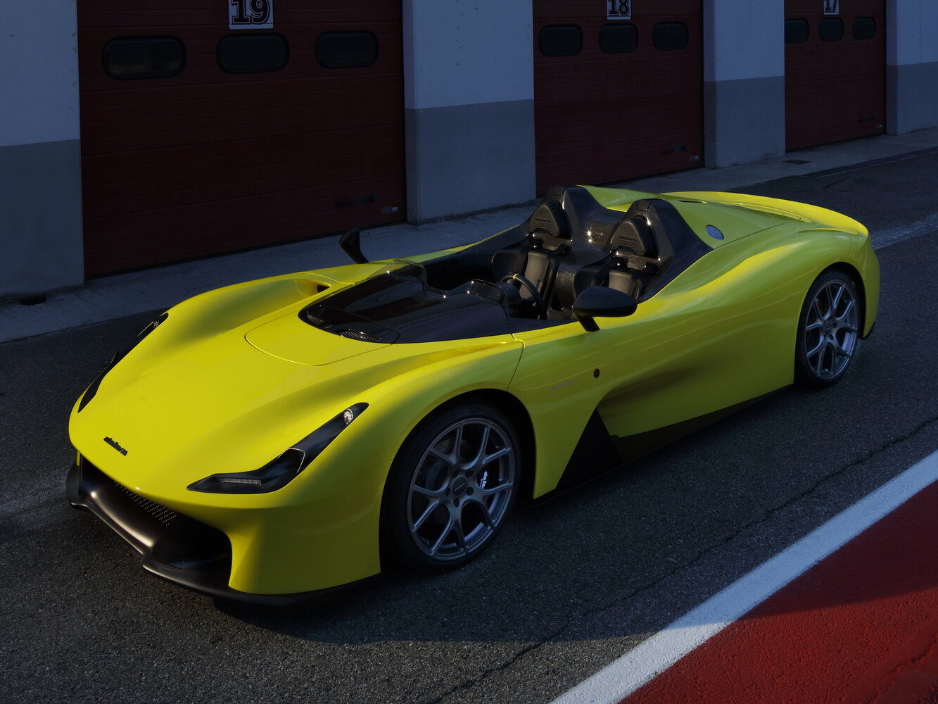 Dallara Stradale (2017–2026) · 2.3 MT (400 л.с.)