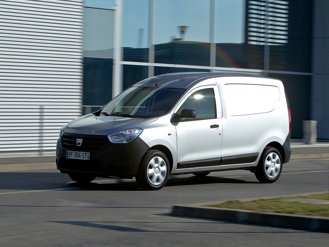 Dacia Dokker I (2012–2017) · 1.6 MT (83 л.с.)