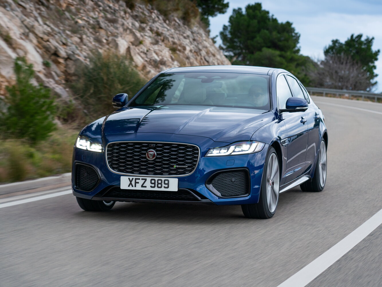 Jaguar XF II Рестайлинг (2020–2024) · 2.0 AT (249 л.с.) 4WD