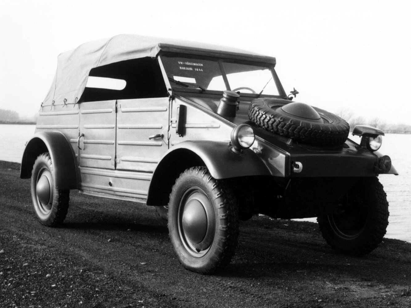 Volkswagen Type 82 (1940–1945) · 1.0 MT (24 л.с.) 4WD