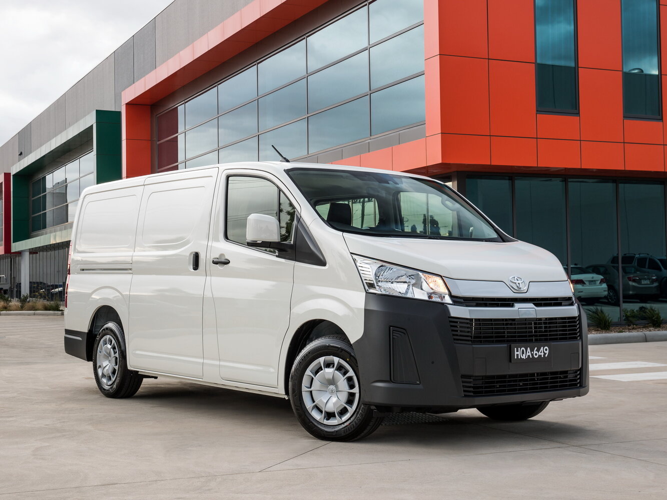 Toyota HiAce H300 (2019–2026) · 2.8d MT (177 л.с.)