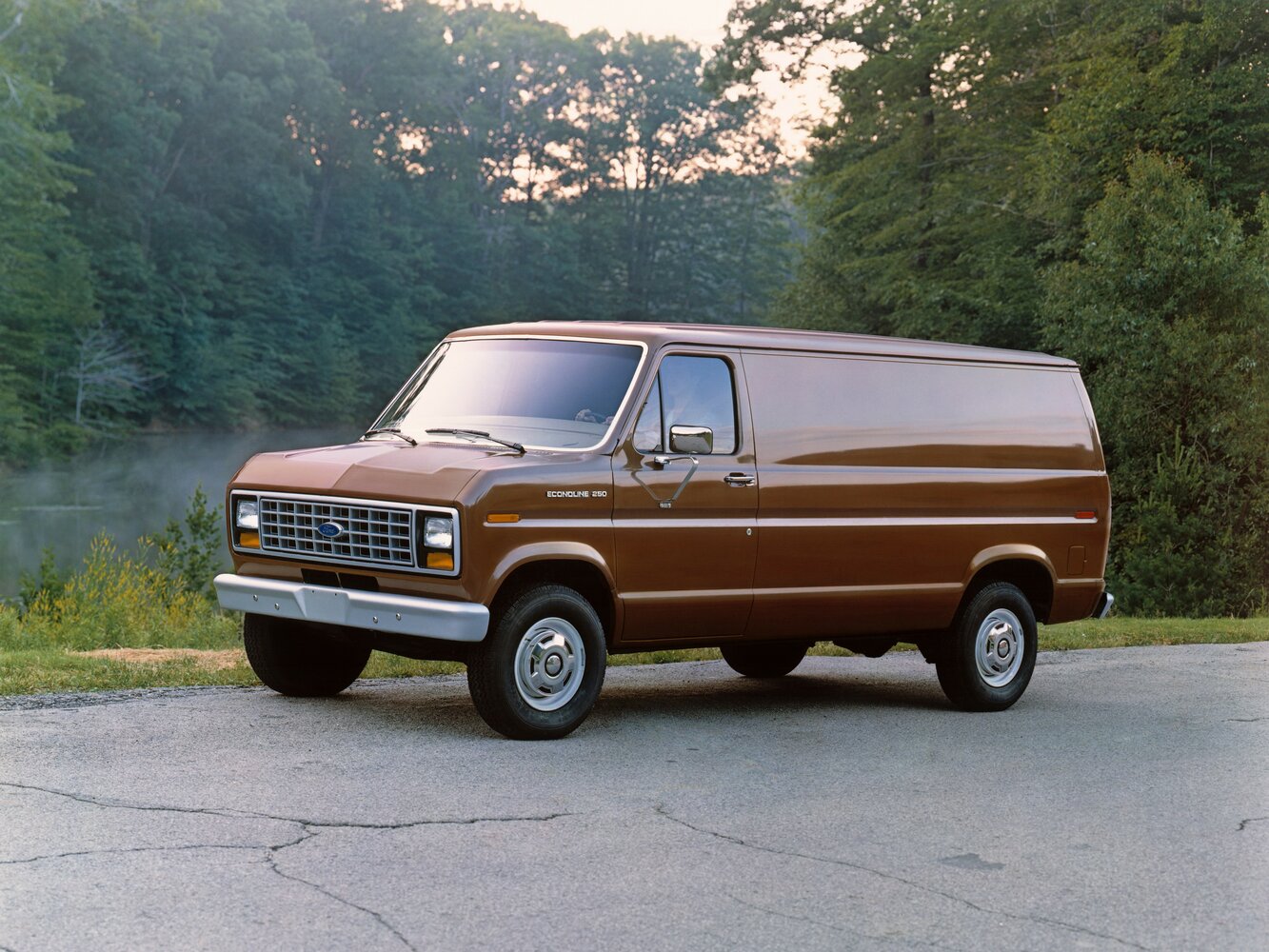 Ford Econoline III (1975–1992) · 4.9 AT (145 л.с.)