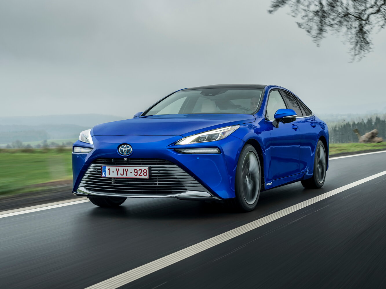 Toyota Mirai II (2020–2026) ·  AT (182 л.с.)