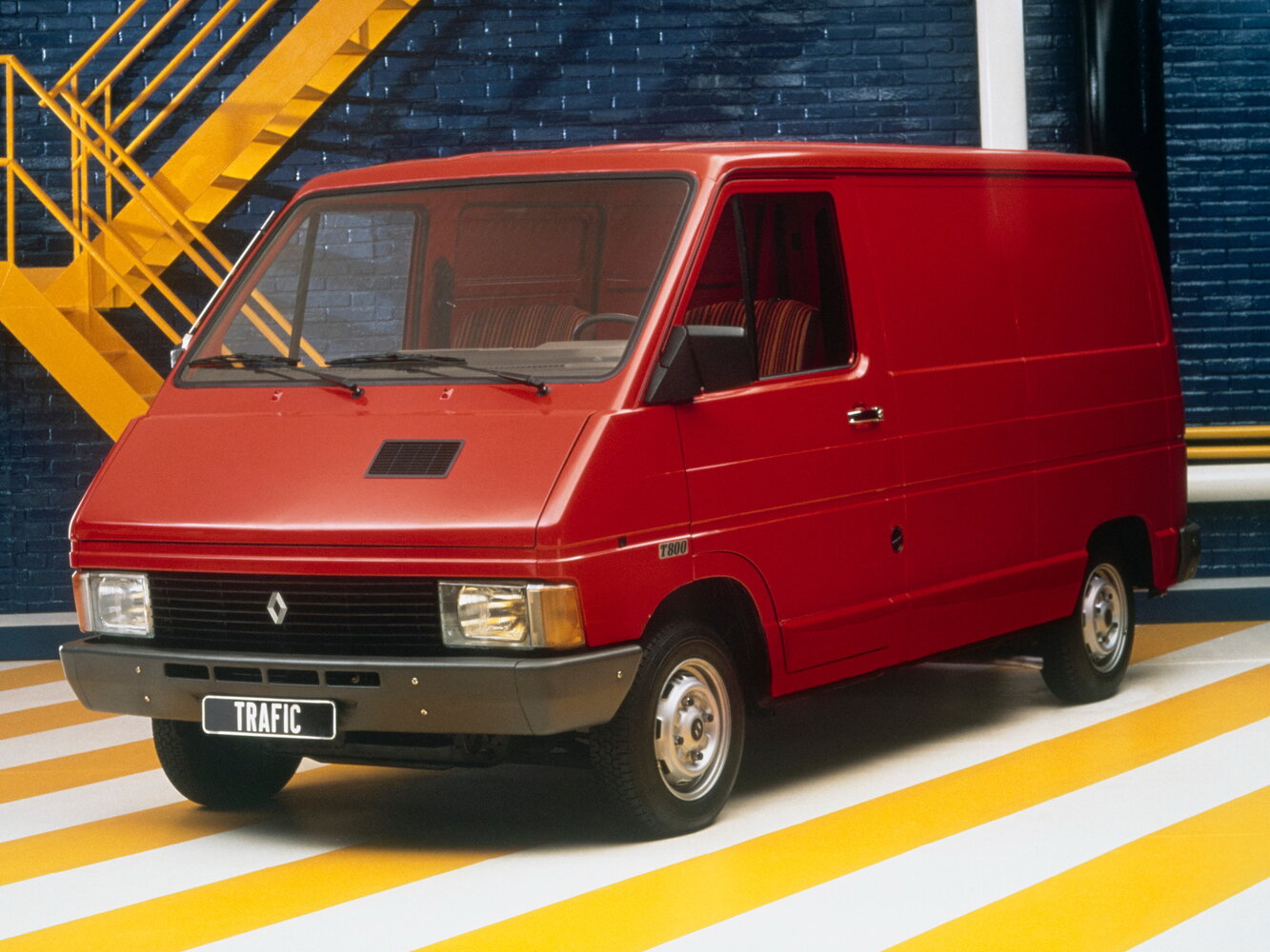 Renault Trafic I (1980–1989) · 1.4 MT (48 л.с.)