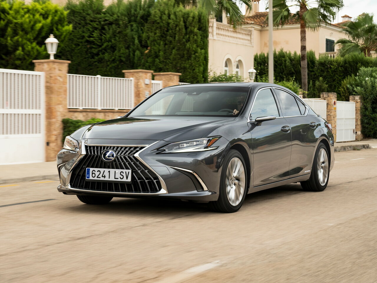 Lexus ES VII Рестайлинг (2021–2024) · 200 2.0 CVT (173 л.с.)