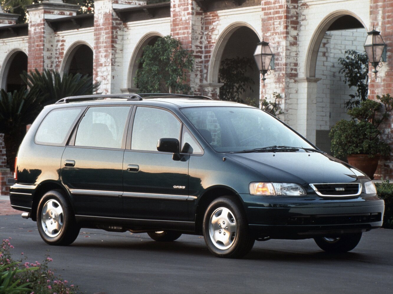 Isuzu Oasis (1995–1999) · 2.3 AT (150 л.с.) 4WD