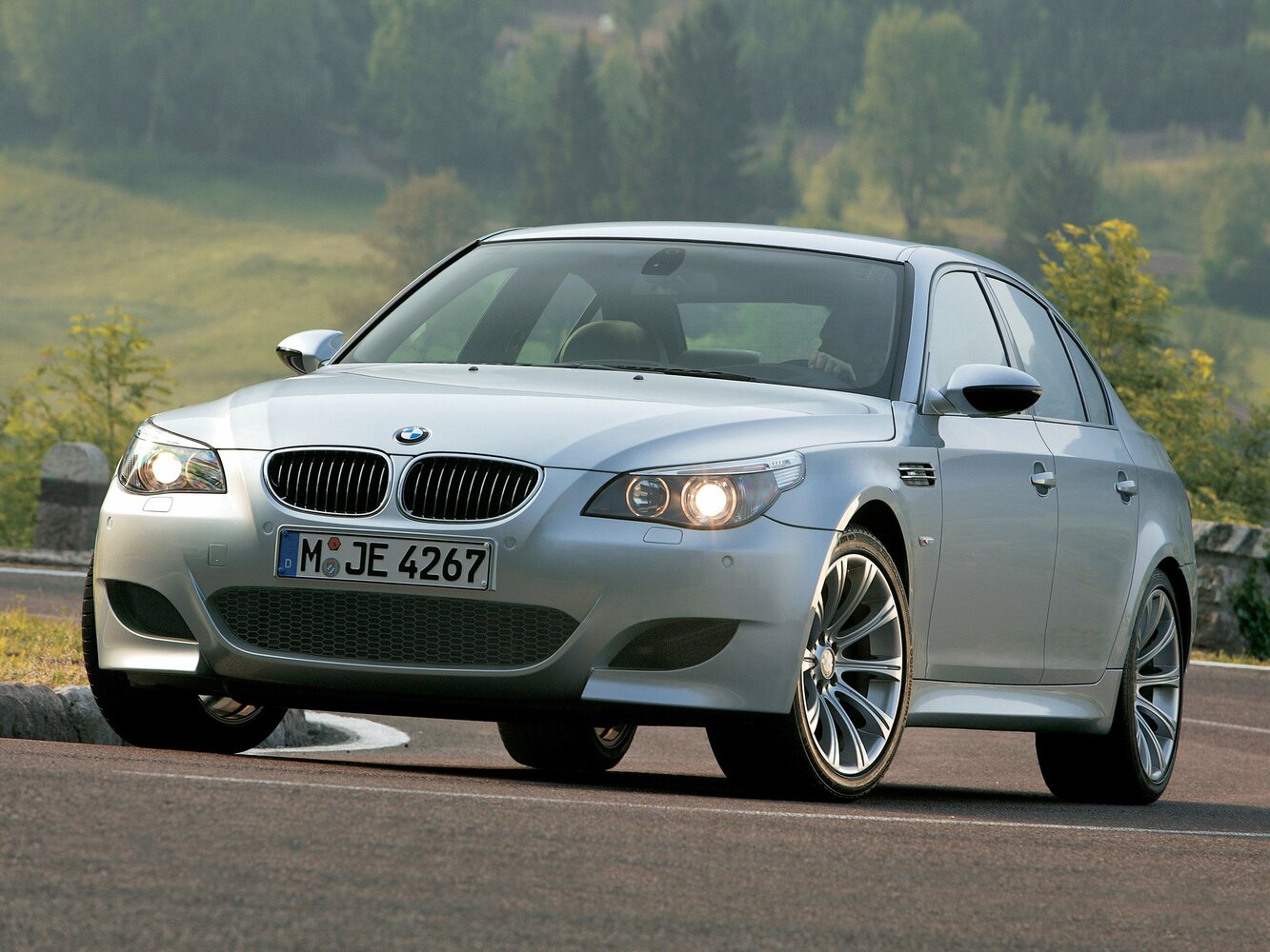 BMW M5 IV (E60/E61) (2004–2010) · 5.0 AMT (507 л.с.)