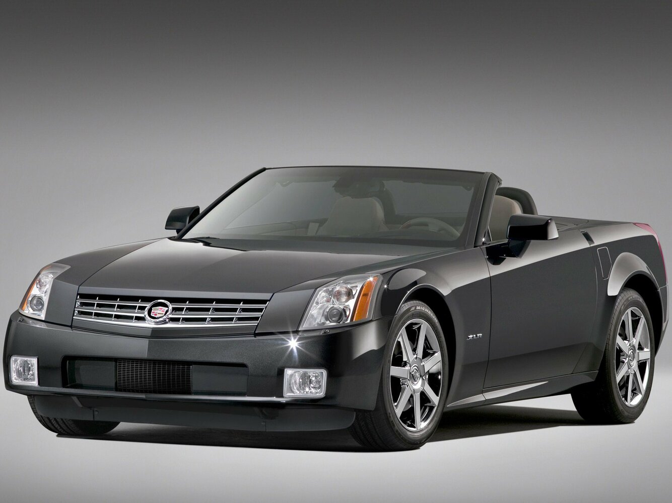 Cadillac XLR (2003–2009) · 4.6 AT (325 л.с.)