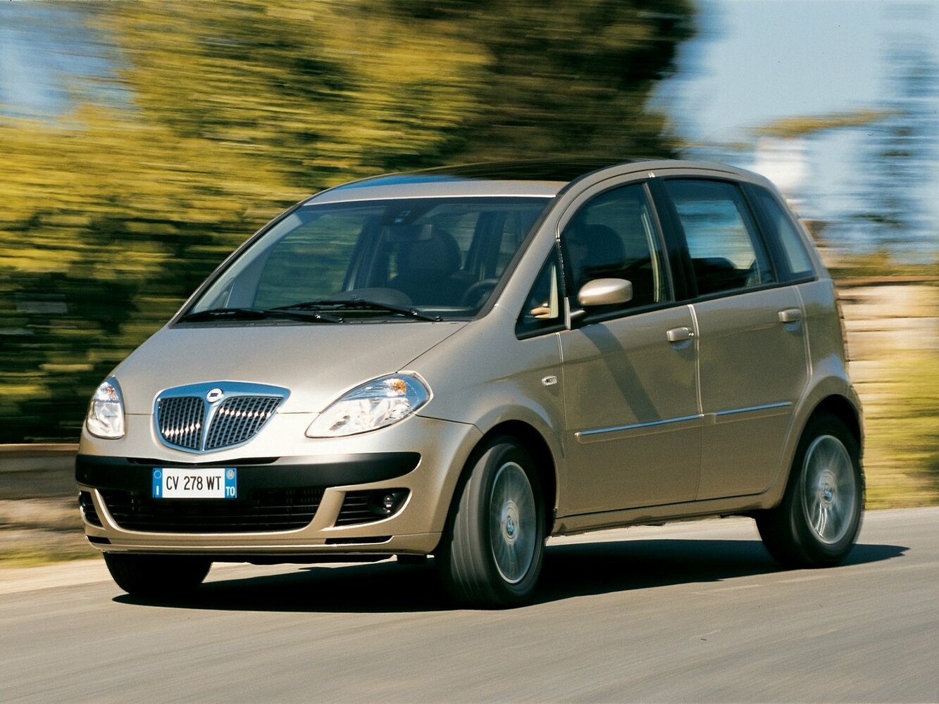 Lancia Musa I (2004–2007) · 1.4 MT (77 л.с.)