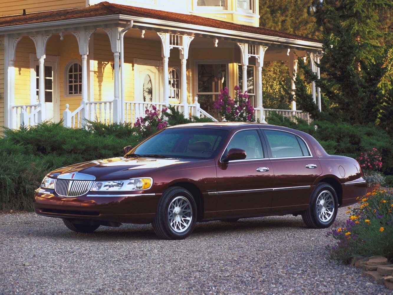 Lincoln Town Car III (1997–2003) · 4.6 AT (235 л.с.)