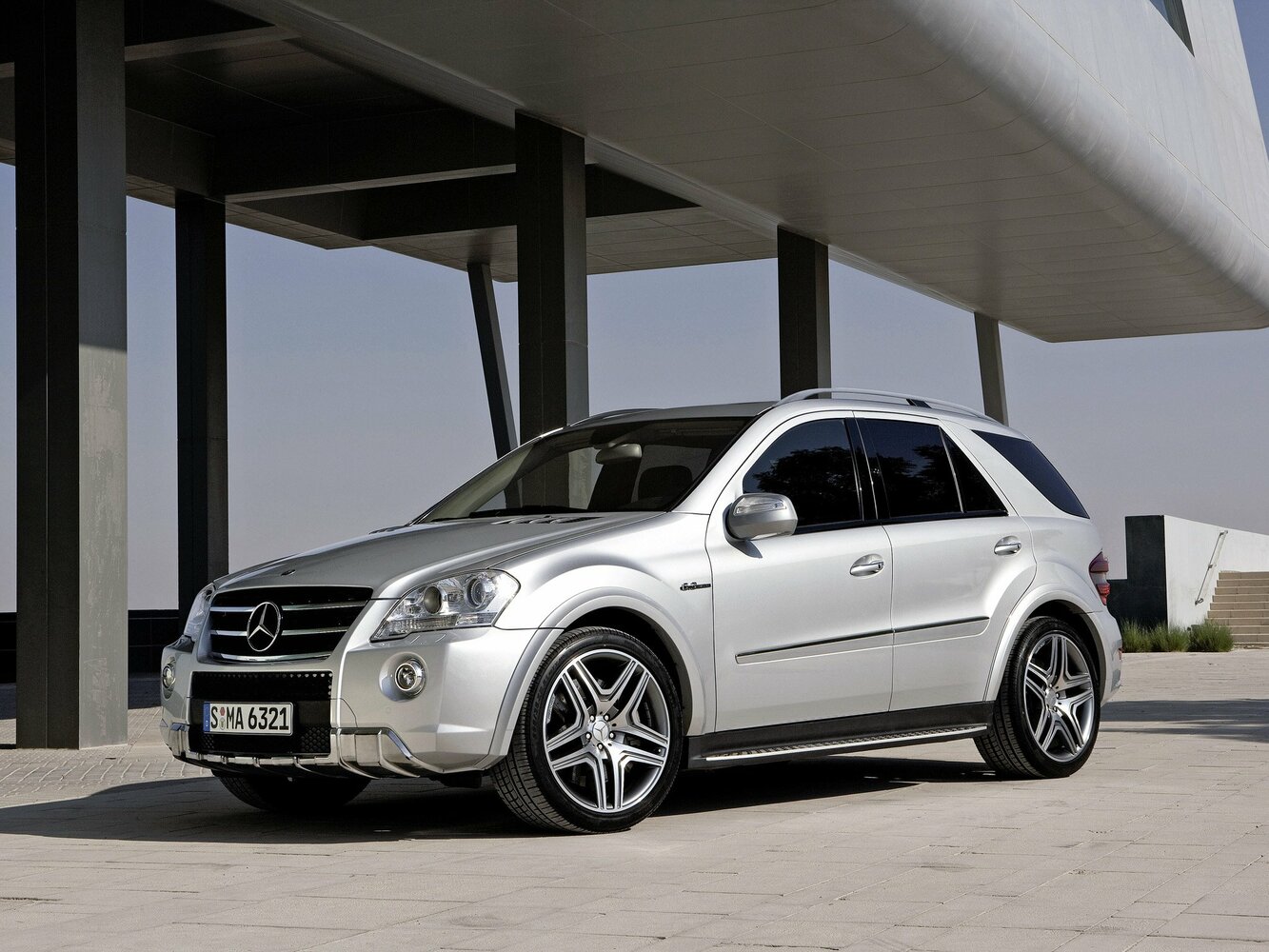 Mercedes-Benz M-Класс AMG II (W164) Рестайлинг (2008–2011) · 63 AMG 6.2 AT (510 л.с.) 4WD