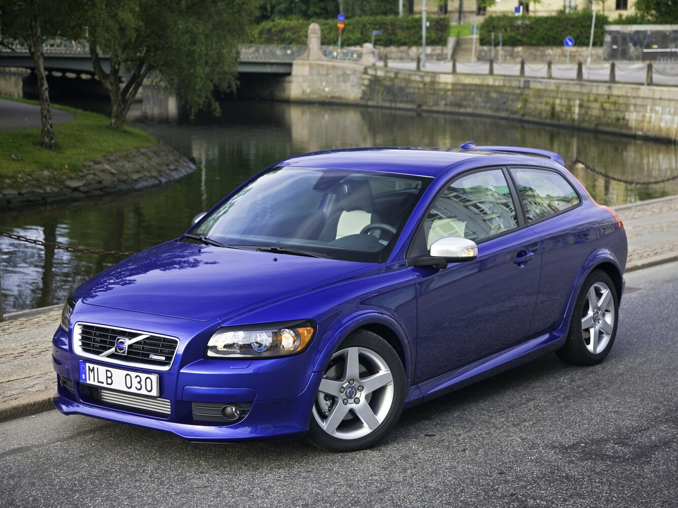 Volvo C30 I (2006–2010) · 2.0 AMT (145 л.с.)