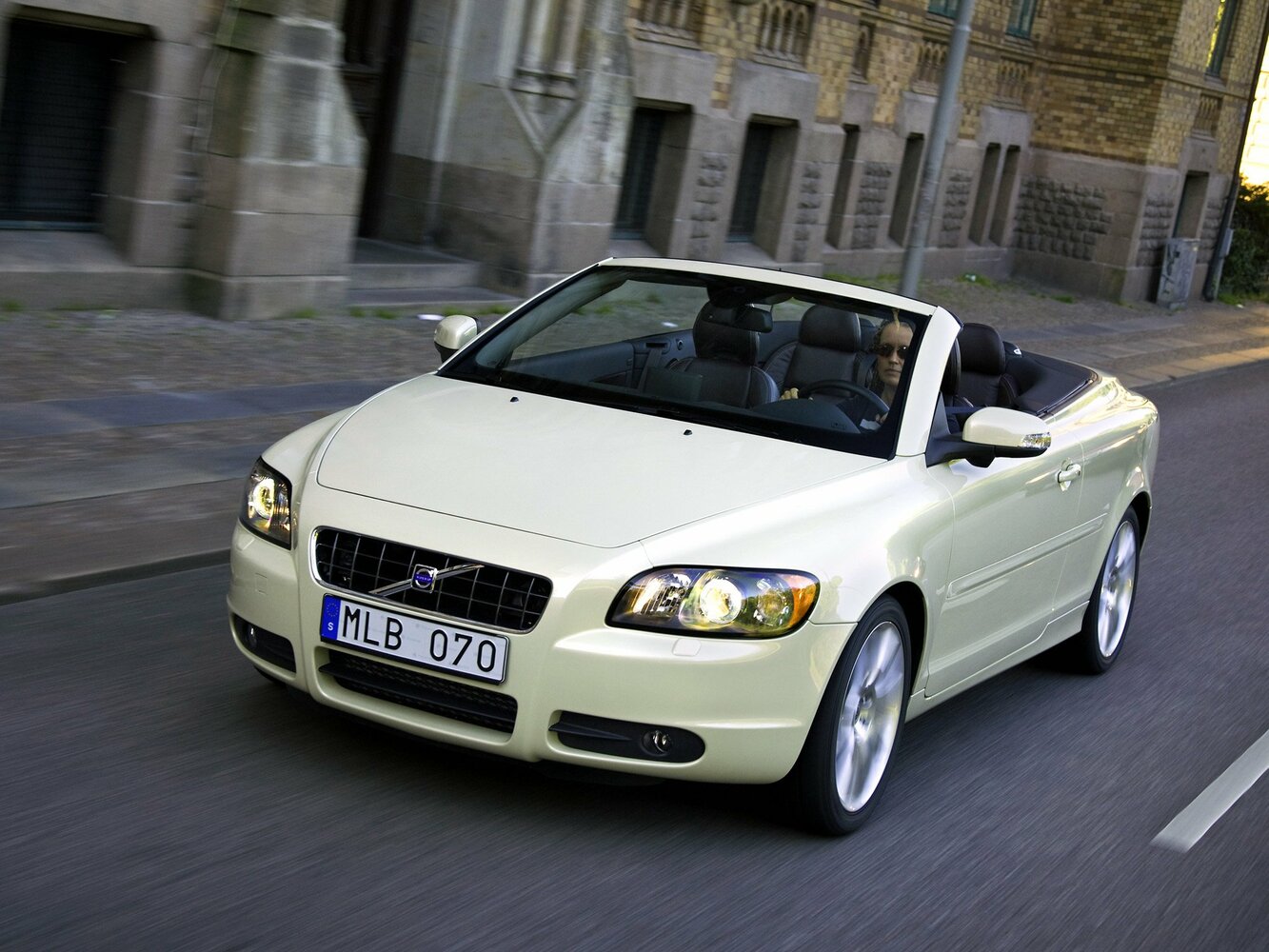 Volvo C70 II (2005–2009) · 2.4 MT (170 л.с.)