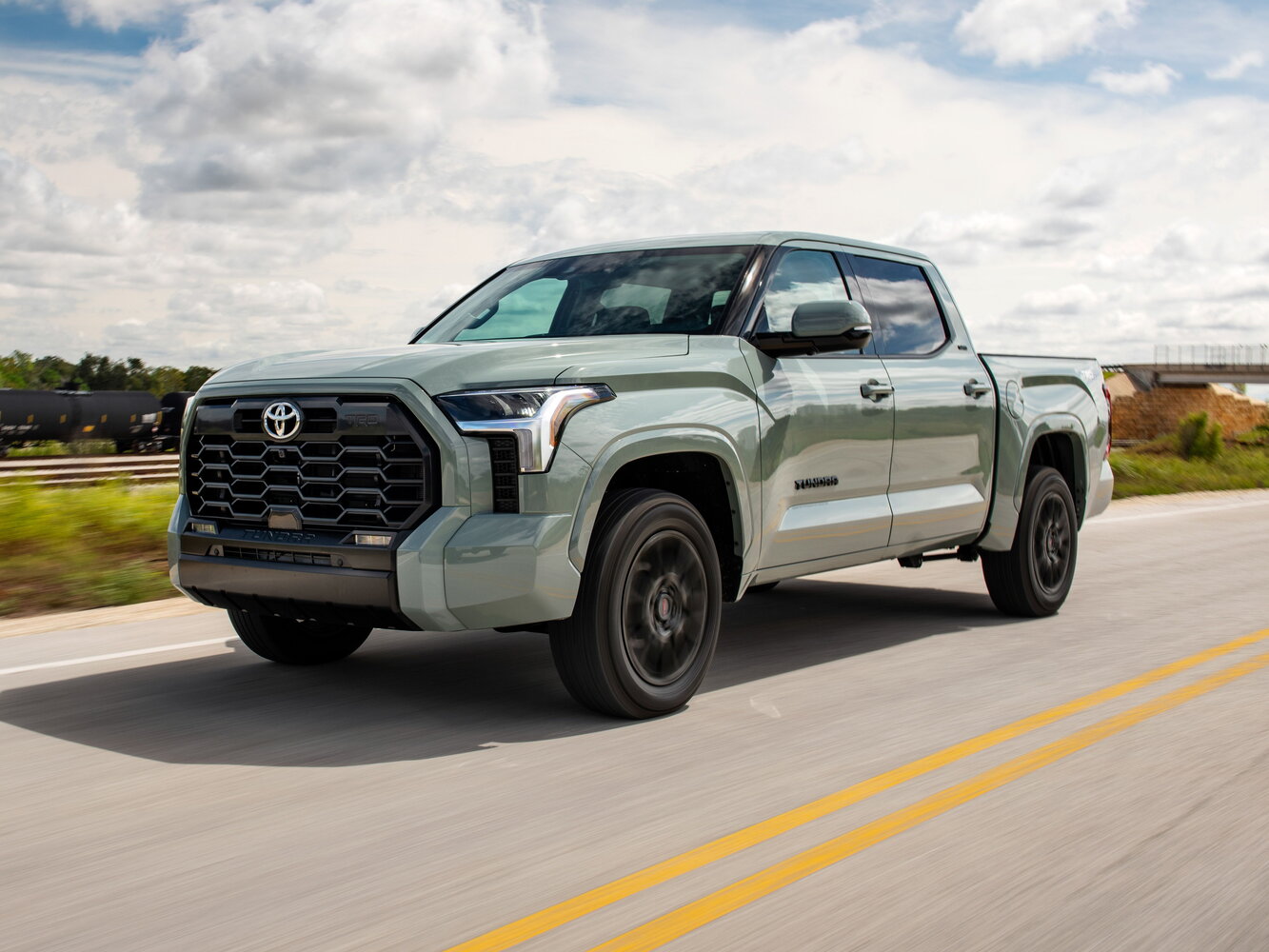 Toyota Tundra III (2021–2026) · Double Cab 3.4 AT (389 л.с.) 4WD
