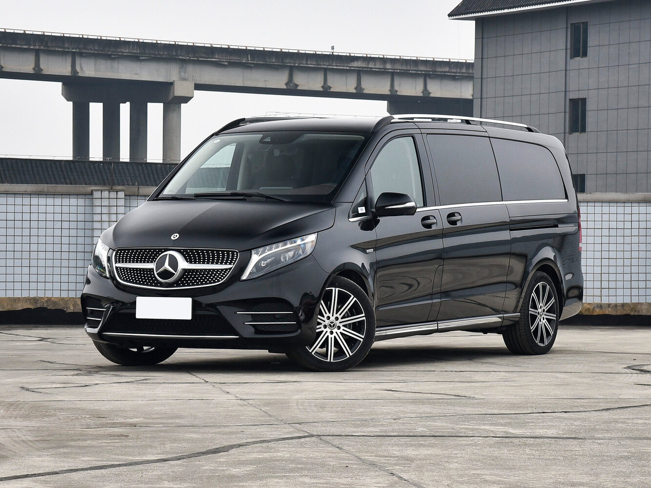 300 d EXOBILITE экстра длинный 2.0d AT (237 л.с.) 4WD