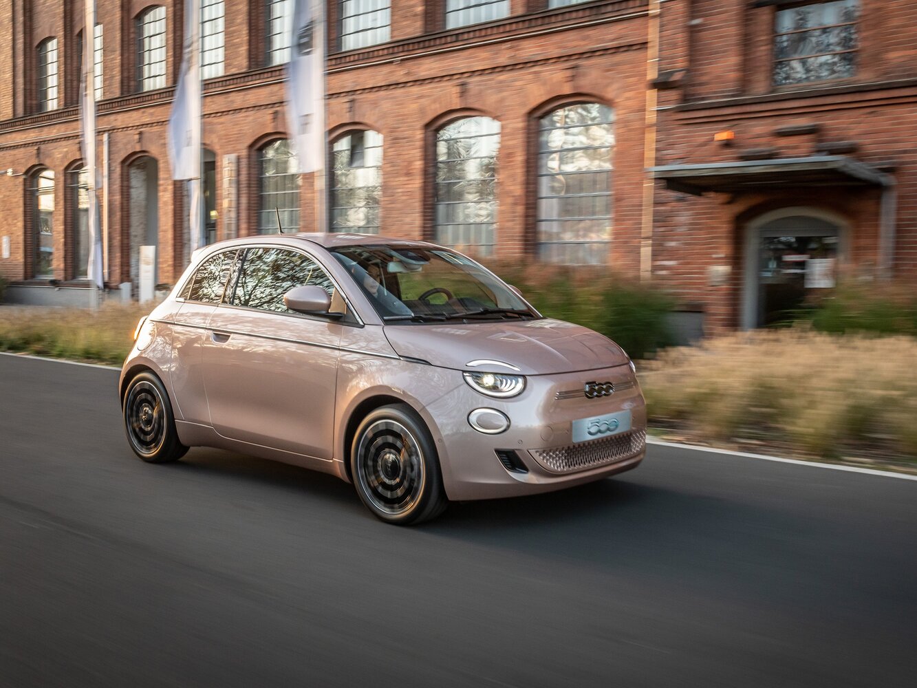 Fiat 500 III (2020–2026) · 500e 3+1 Electro AT (87.0 кВт)