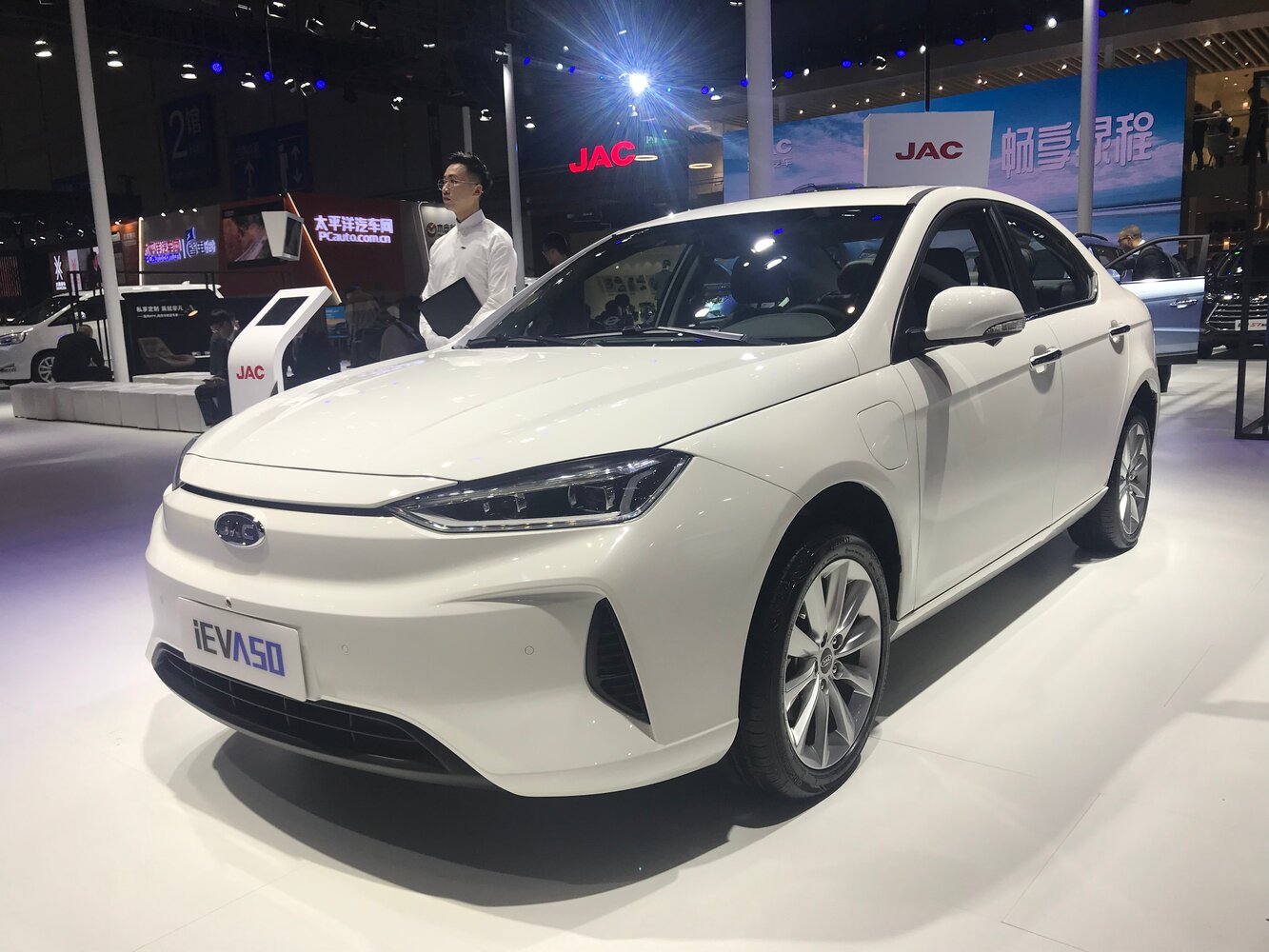 JAC iEVA50 I Рестайлинг (2019–2026) · Electro AT (92.0 кВт)