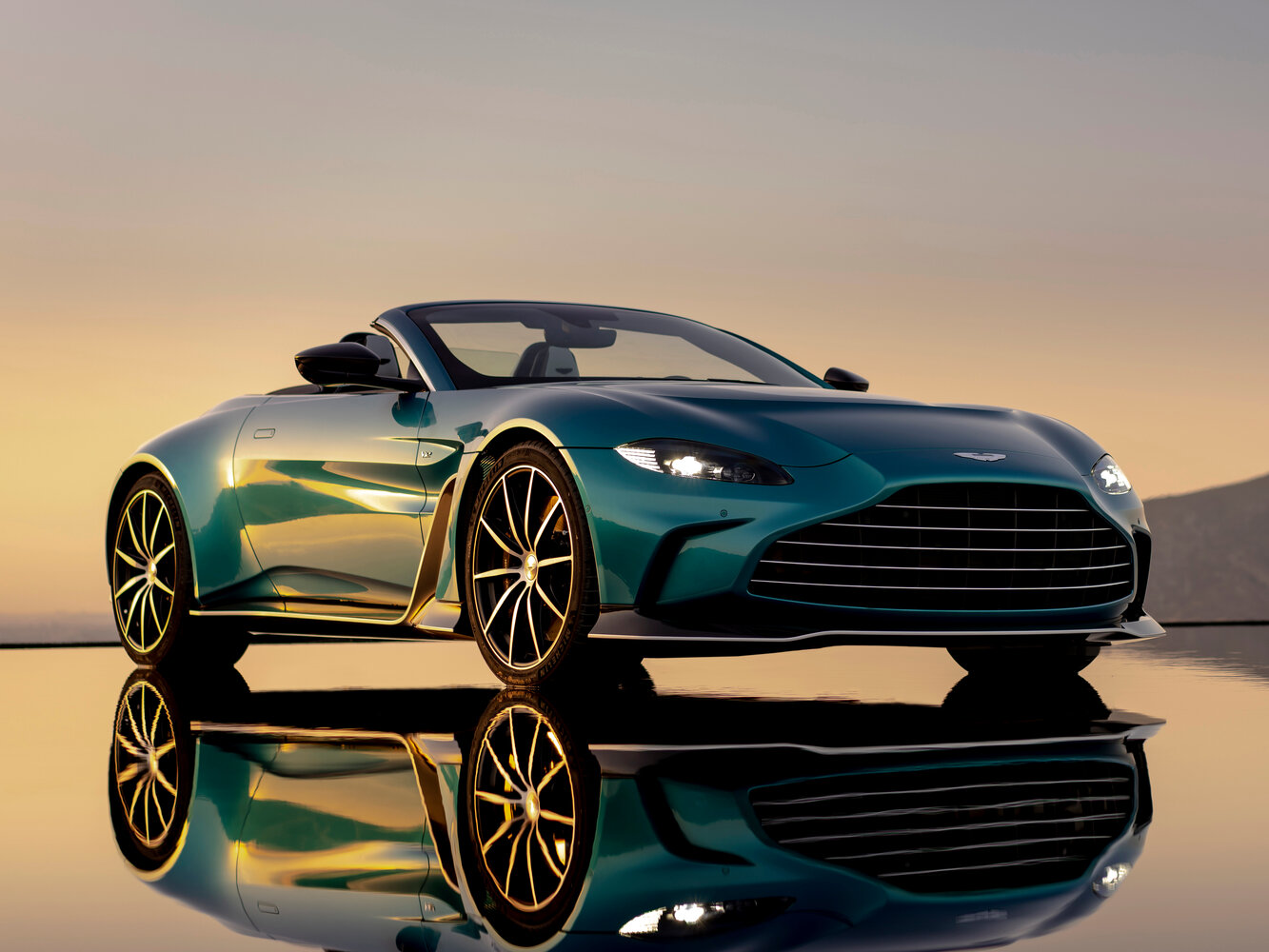 Aston Martin V12 Vantage II (2022–2026) · 5.2 AT (700 л.с.)