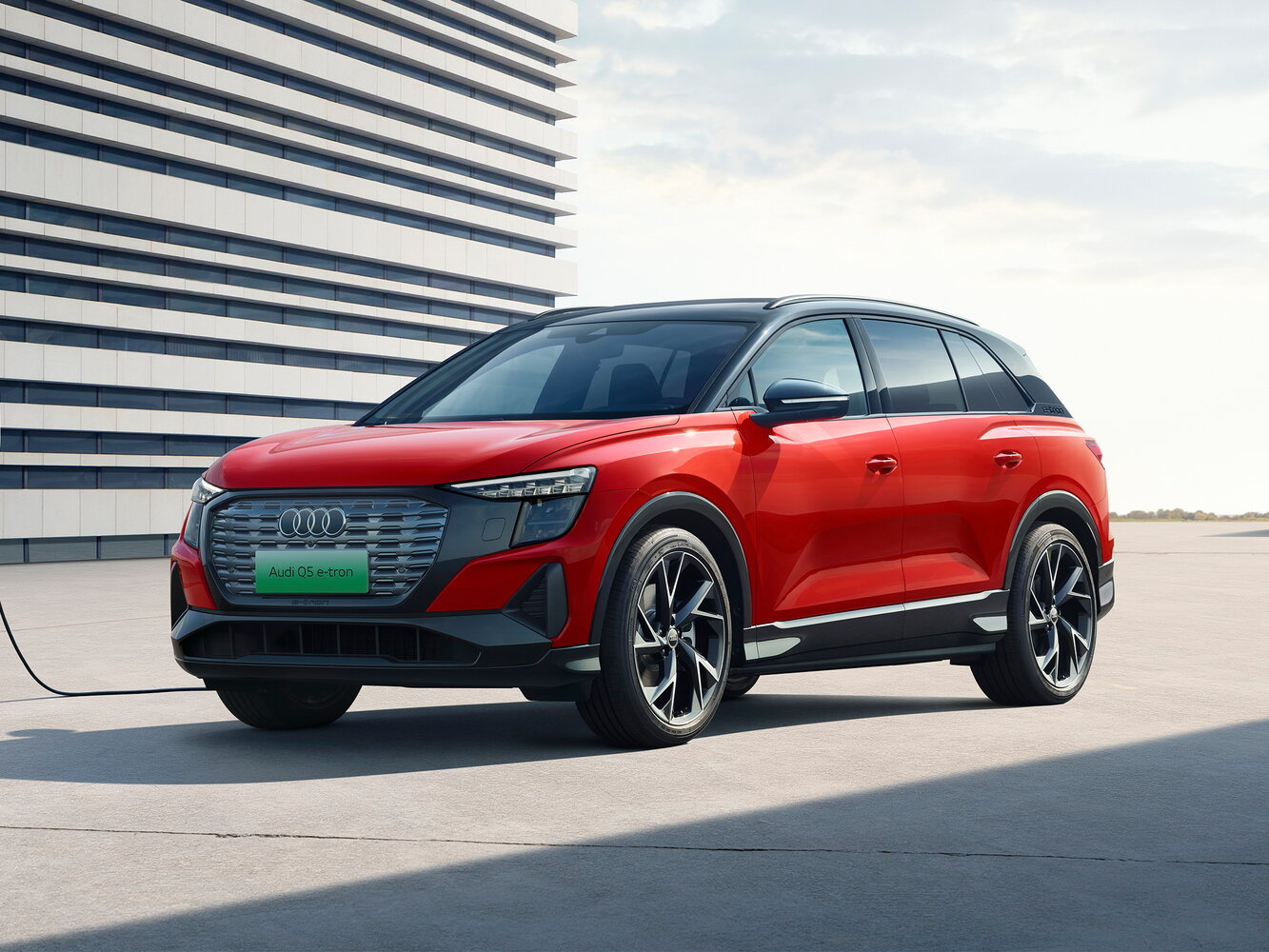 Audi Q5 e-tron (2022–2026) · 50 Electro AT (225.0 кВт) 4WD