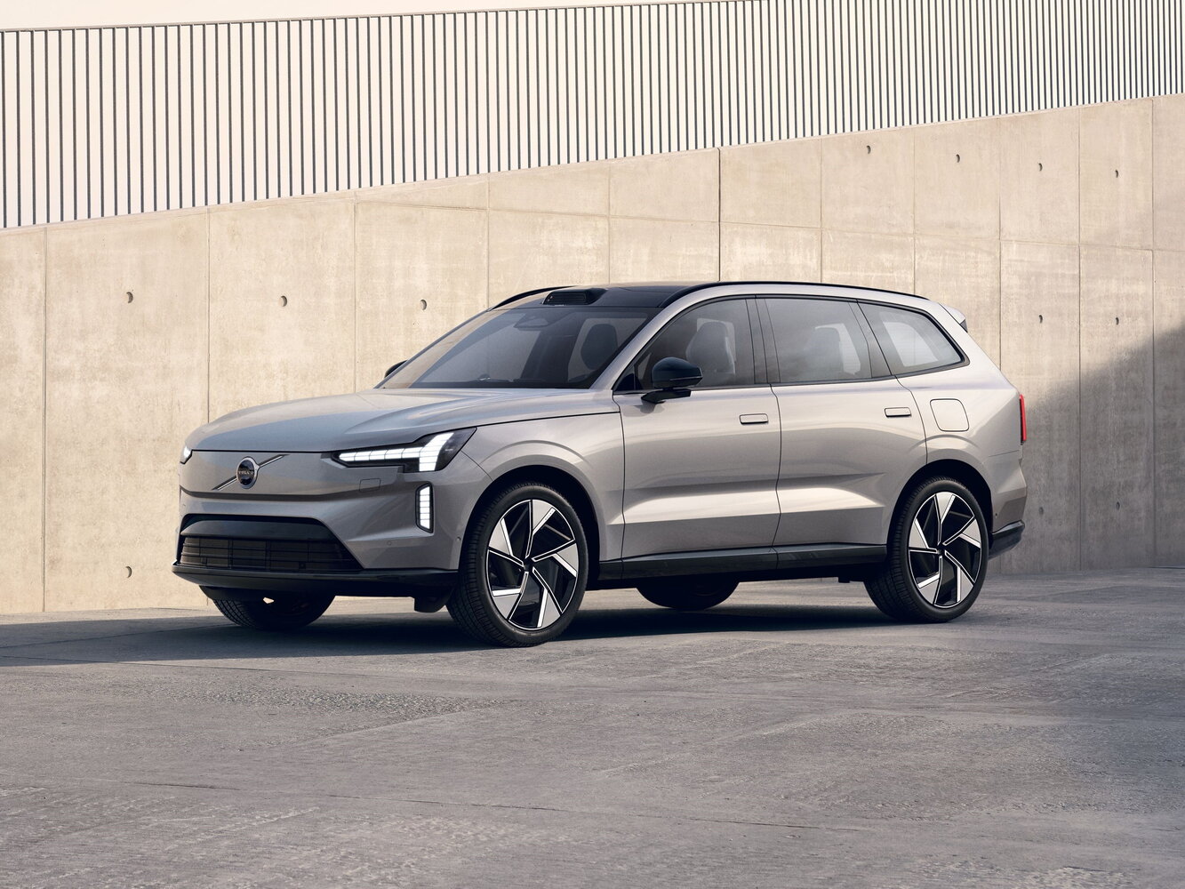 Volvo EX90 (2023–2026) · Electro AT (300.0 кВт) 4WD