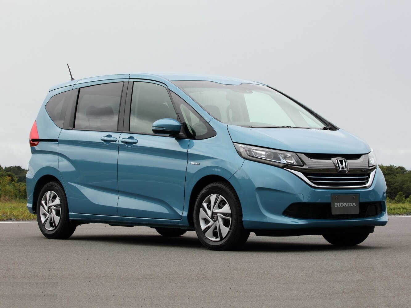 Freed+ 1.5hyb AMT (110 л.с.) 4WD