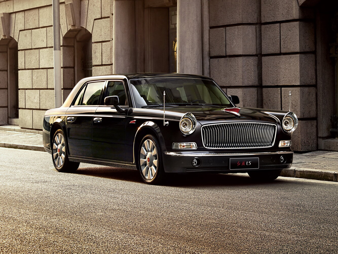 Hongqi L5 I (2014–2022) · 4.0 AT (381 л.с.) 4WD