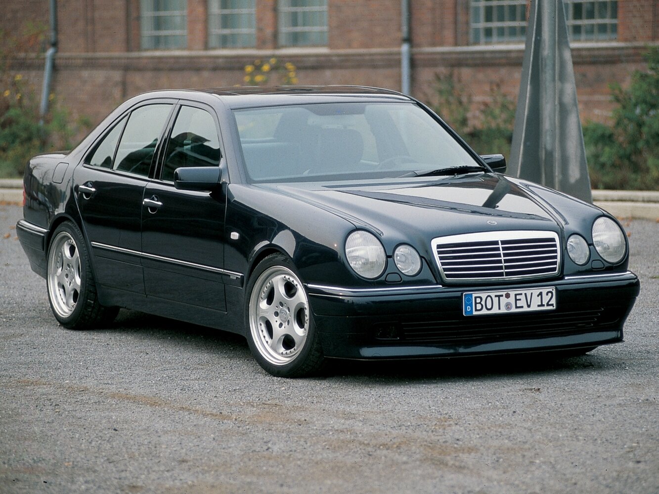 Brabus E V12 W210, S210 (1996–1999) · 7.3 AT (582 л.с.)