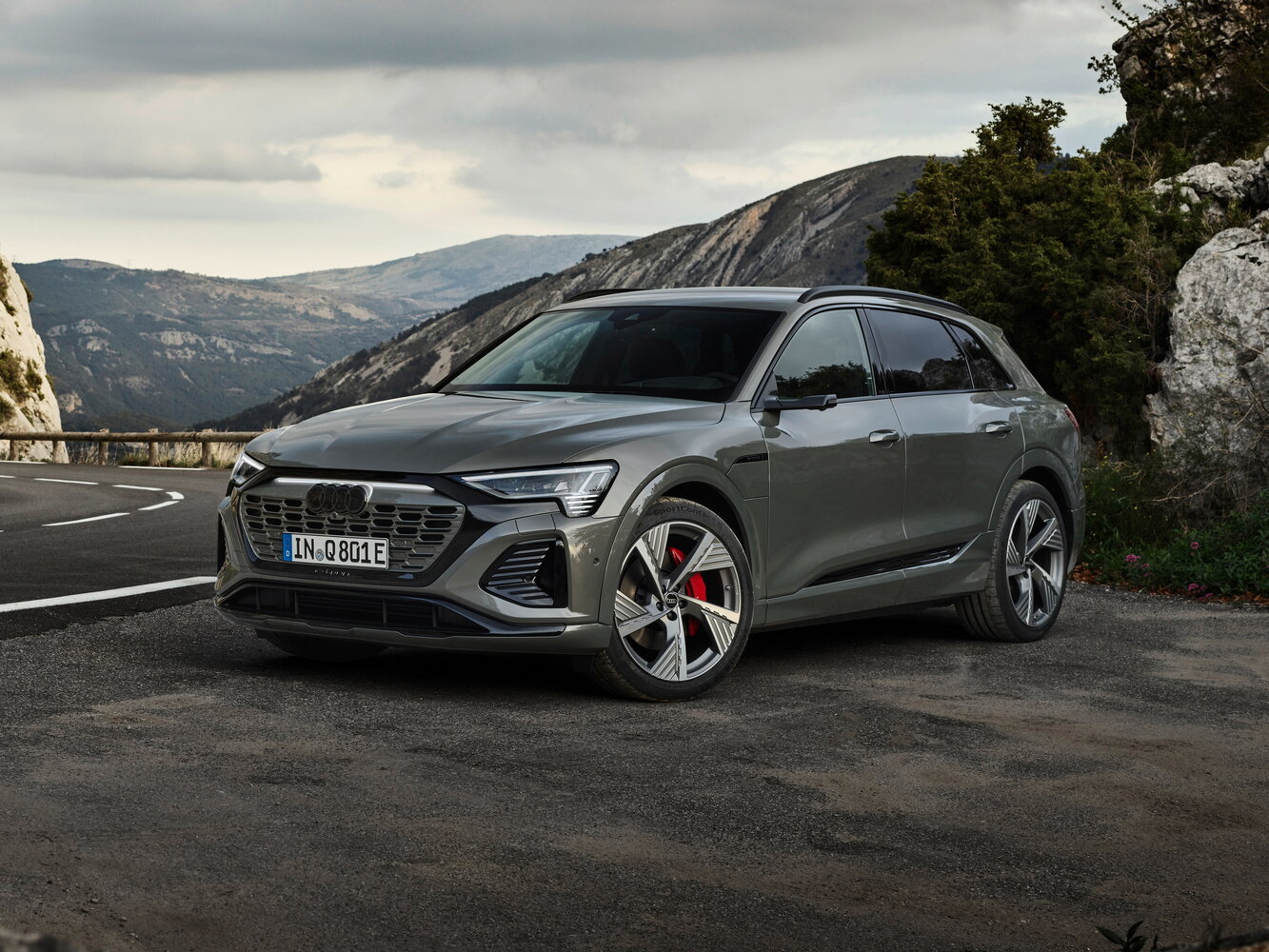 Audi Q8 e-tron (2022–2026) · 50 Electro AT (250.0 кВт) 4WD