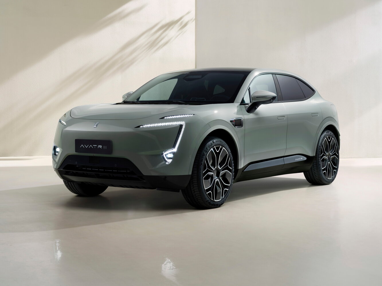 Avatr 11 I (2022–2026) · 90 kWh Electro AT (425.0 кВт) 4WD