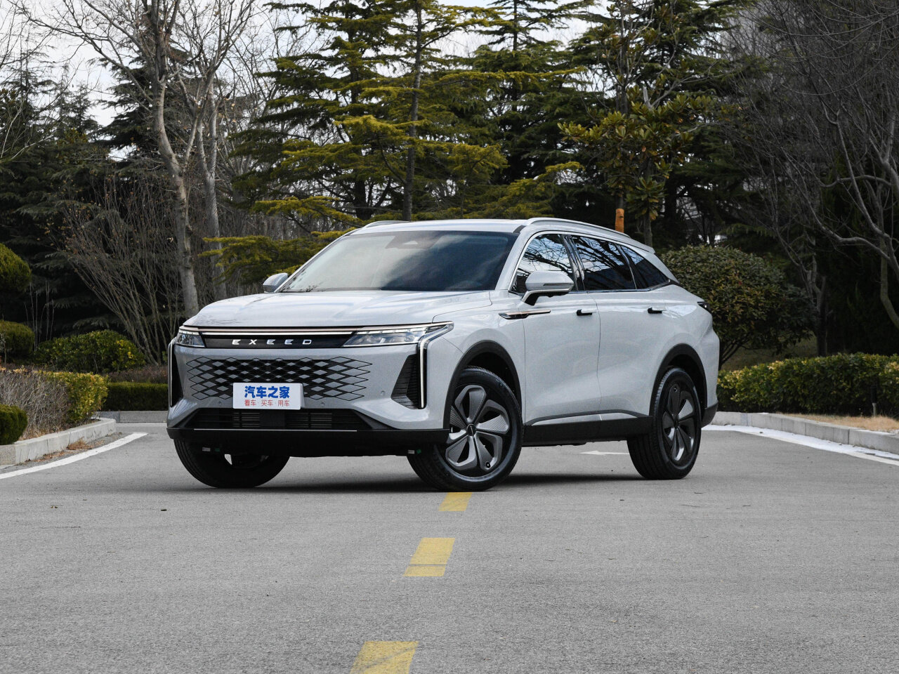 Exeed Yaoguang (2023–2026) · 1.5hyb AT (605 л.с.) 4WD