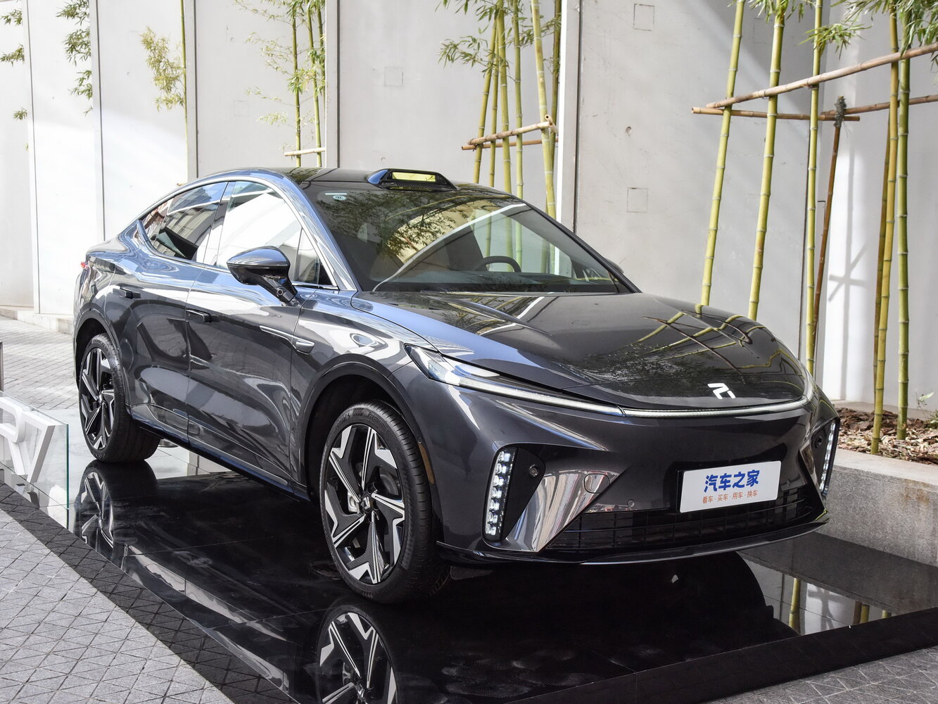 Rising Auto R7 (2022–2026) · 90 kWh Electro AT (250.0 кВт)